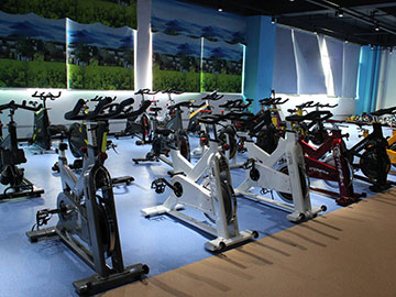 英国上市公司官网365健身器材公司展厅实拍图片2